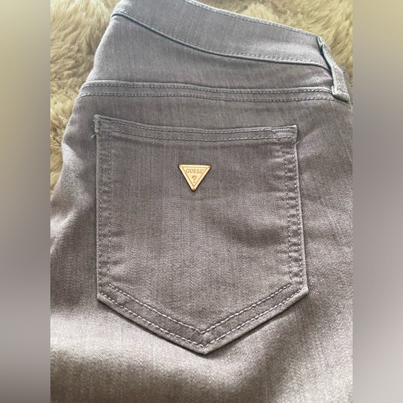 Guess lavender cropped stretchy jeans - Picture 3 of 8